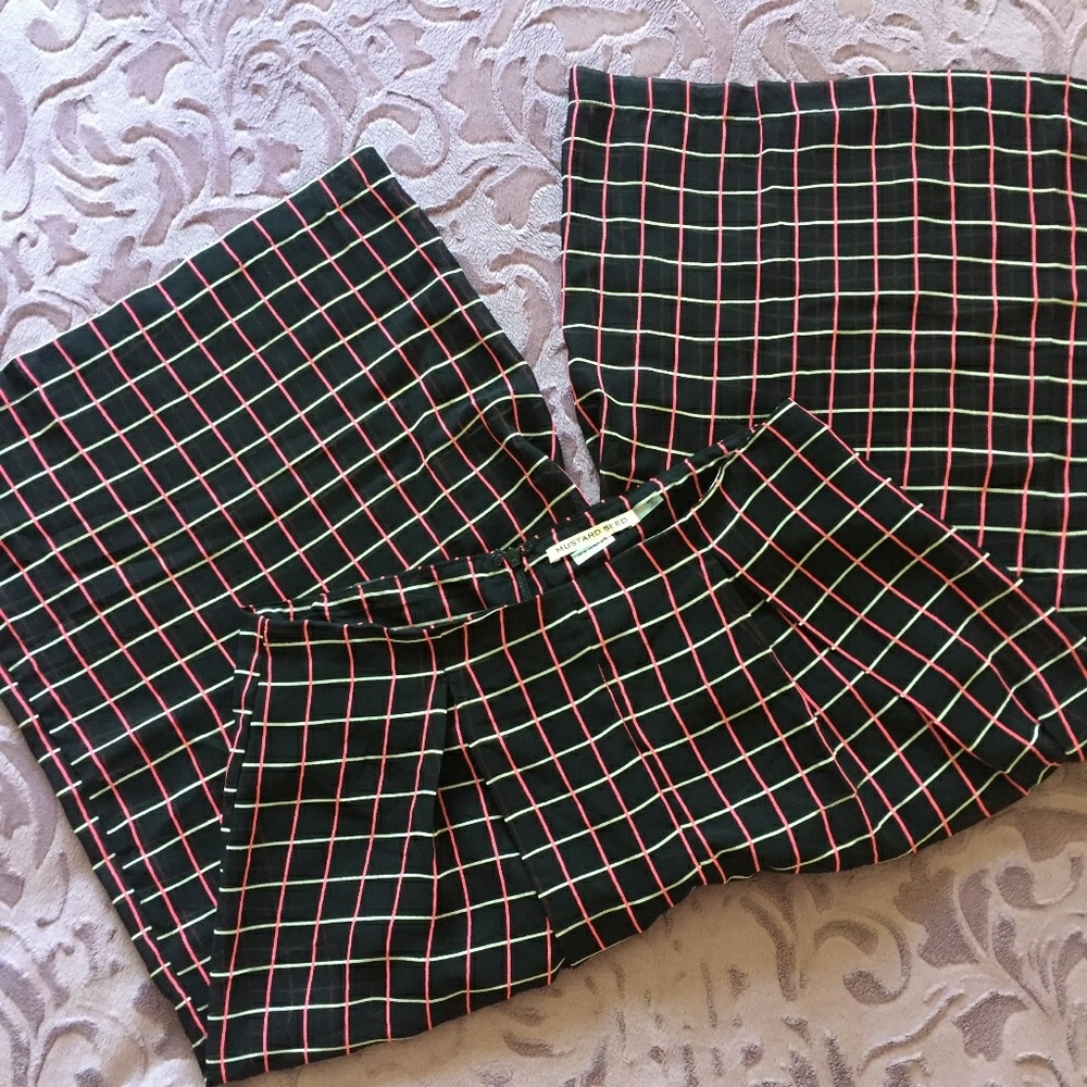 Cropped Sheer Capri Pants